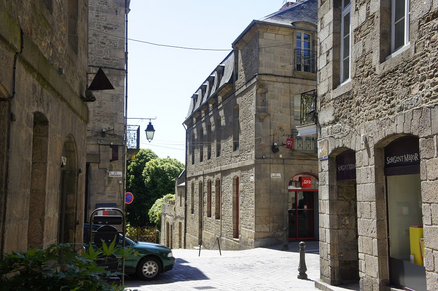 Rue de la Chaux, 22100 Dinan, France by Paul HART