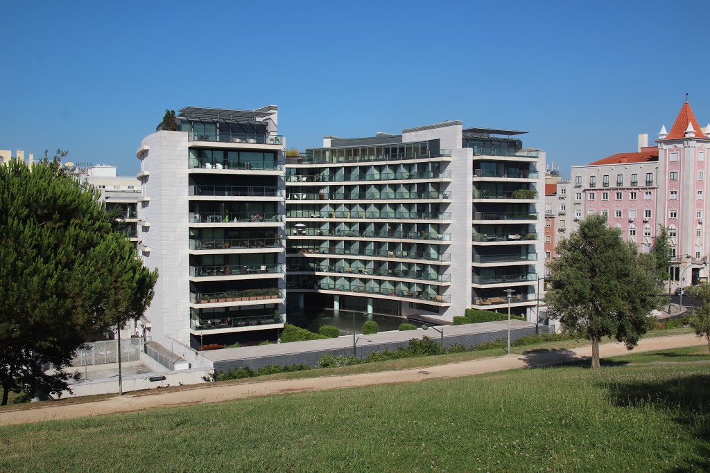 Lisbon, Portugal by Janusz T.