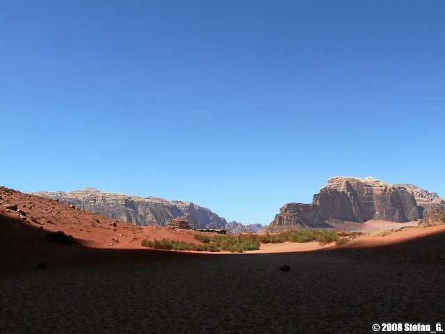 Outside Khazali chasm by Stefan Grötsch