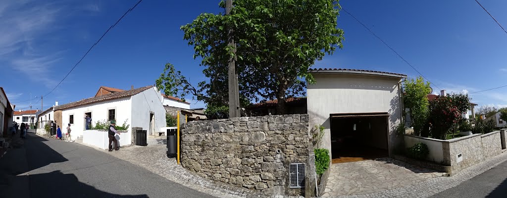 Casa de Lúcia e imediações, Aljustel, Fátima, Portugal by Paulo Yuji Takarada