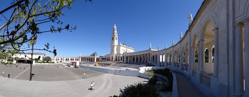 Santuário de Fátima, Fátima, Portugal by Paulo Yuji Takarada