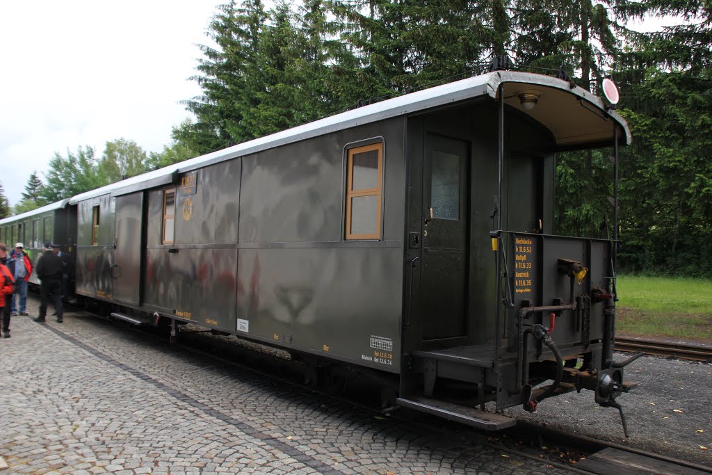 Johnsdorf, Deutschland, am Bahnhof der "Zittauer Schmalspurbahn", Mitte Juni 2015 by kdh865