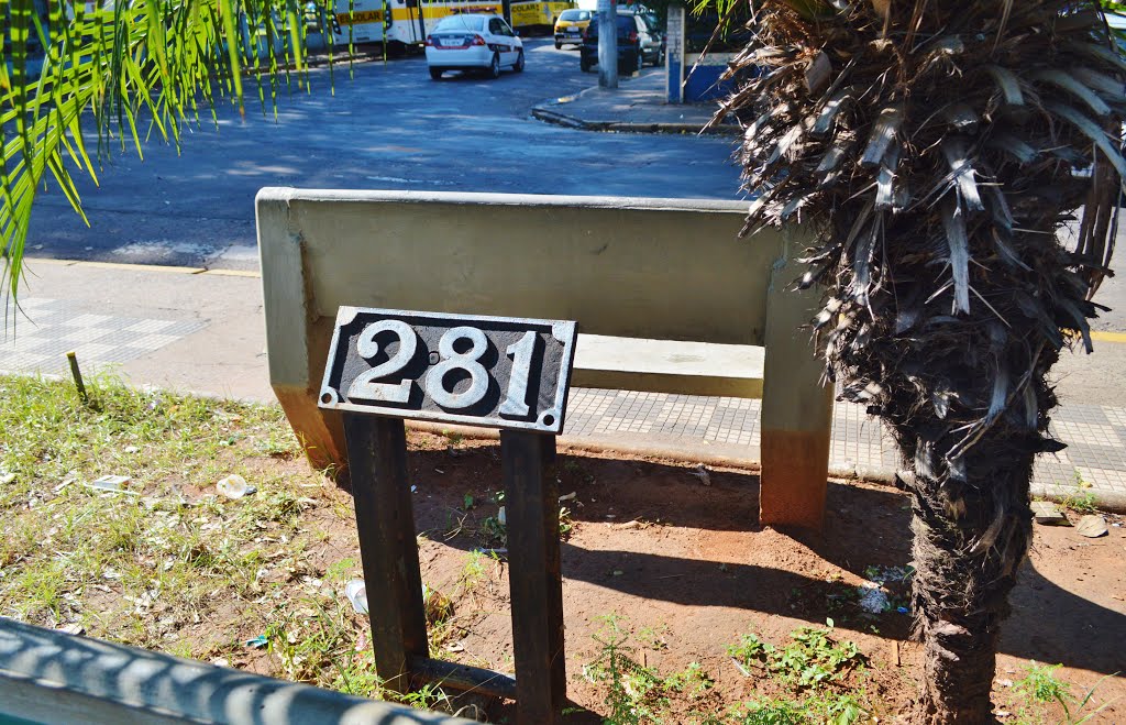 KM 281 - Pequena lembrança da NOB em frente à antiga Estação Ferroviária - Araçatuba/SP by carlos henrique da s…