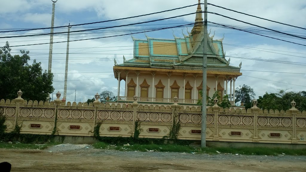 Cambodia by Dao Trong Thuan