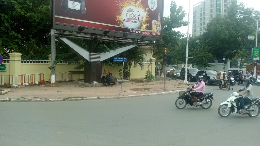 Phnom Penh Cambodia by Dao Trong Thuan