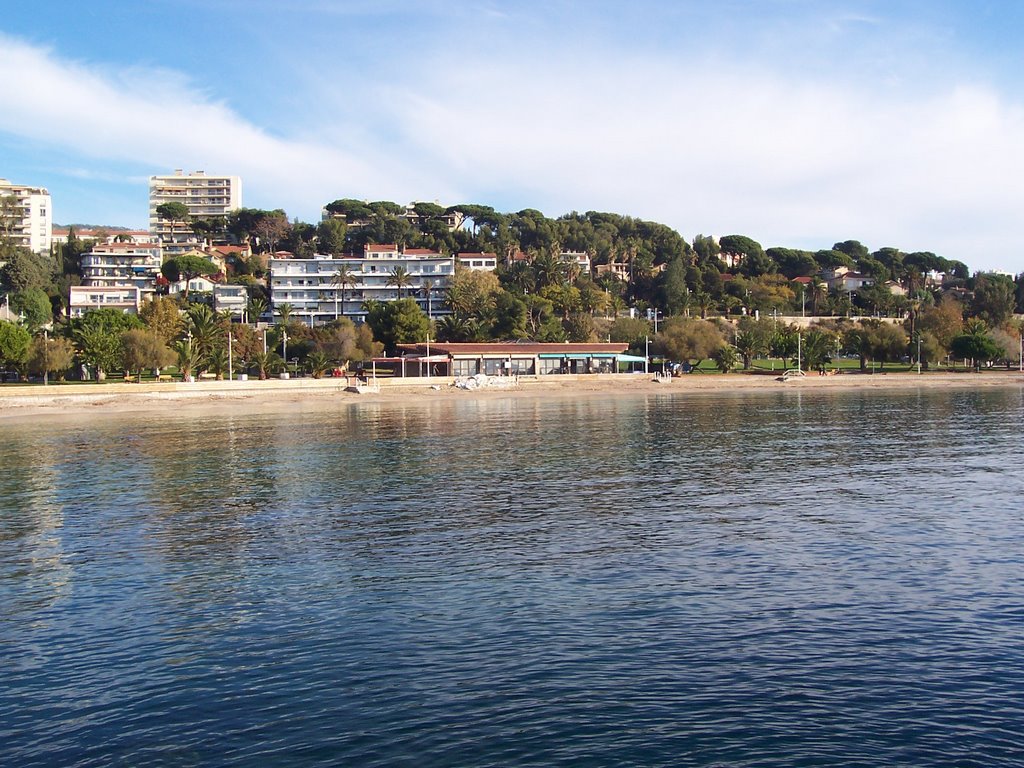 Toulon_Plages du Mourillon_Anse du Mistral, octobre 2007 by neilujm