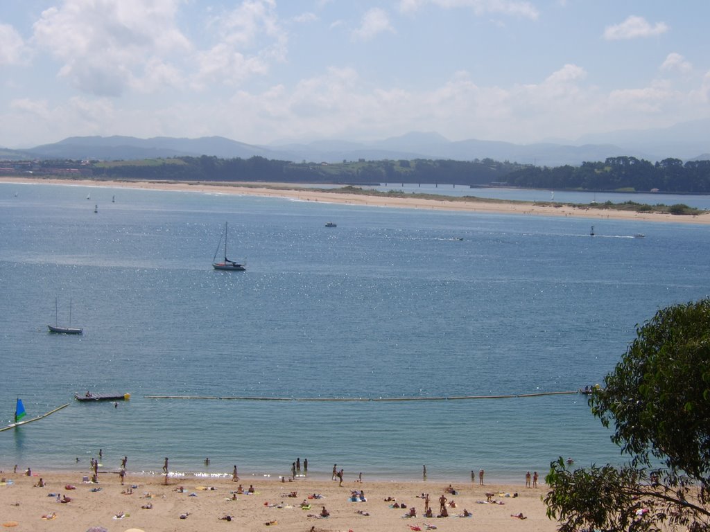 Bahia y Montaña by Ramon DE LA FUENTE