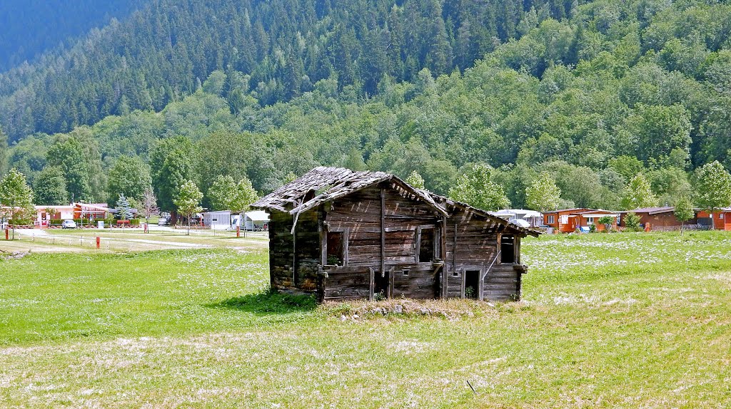 Fiesch, Villa Durchzug by Olivier Monnet