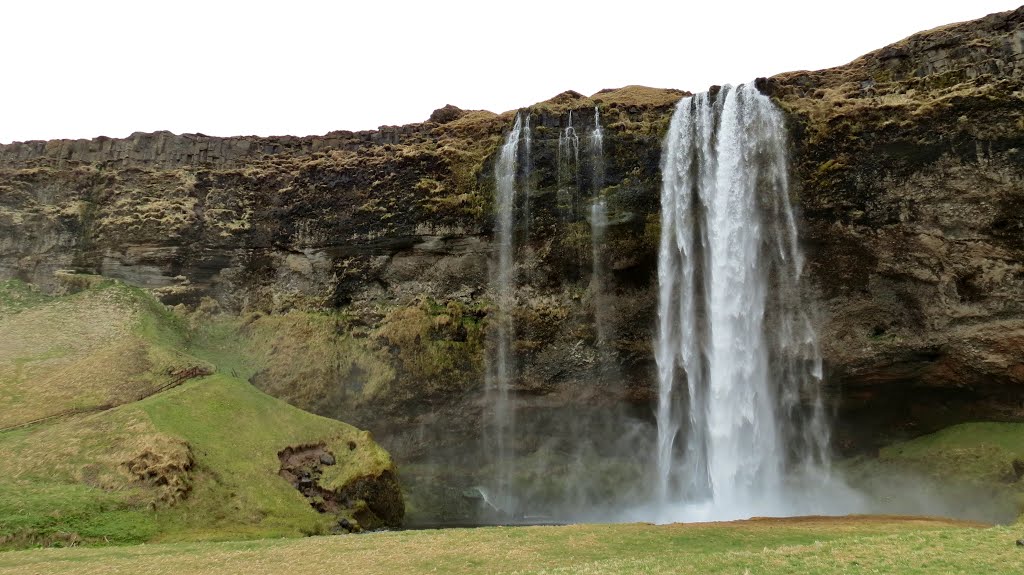 Seljalandsfoss by Sylvain Jaquet