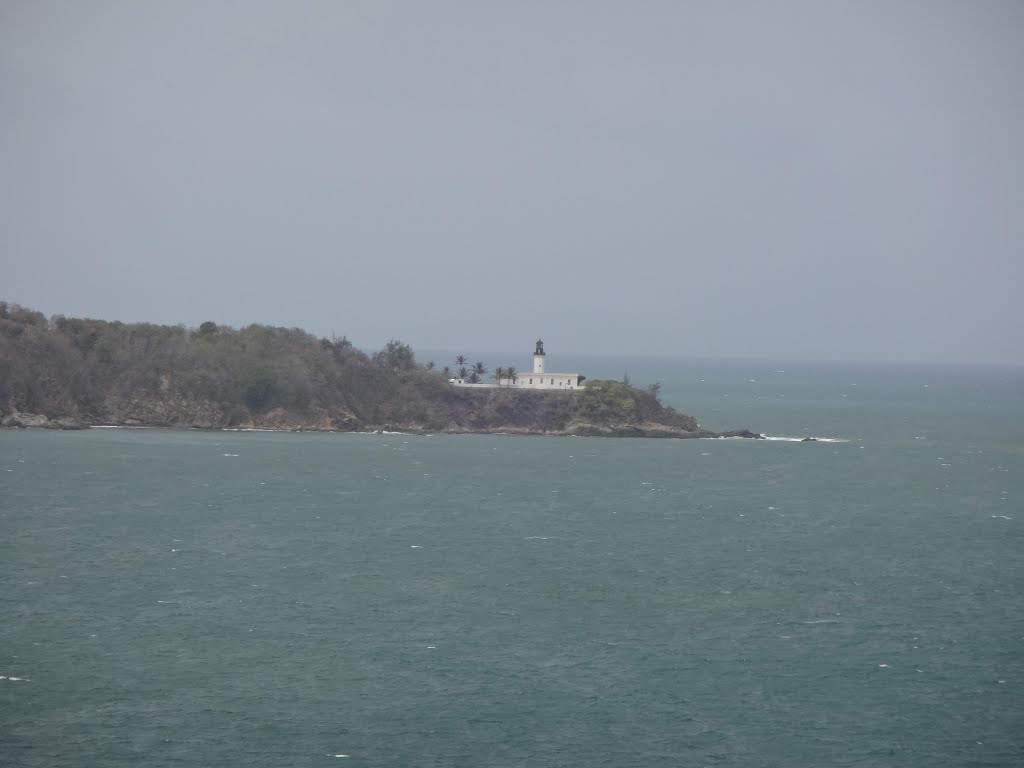 Guardarraya, Patillas, Puerto Rico by Lee Anderson