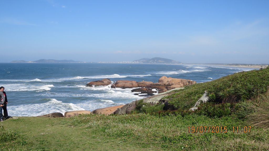 PEDRA DO FRADE - Praia do Sol - LAGUNA - SC - Brasil by Luiz Gaspar Leal