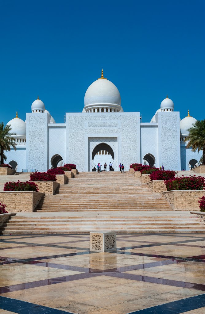 Abu Dhabi Sheikh Zayed Mosque by 黎昕