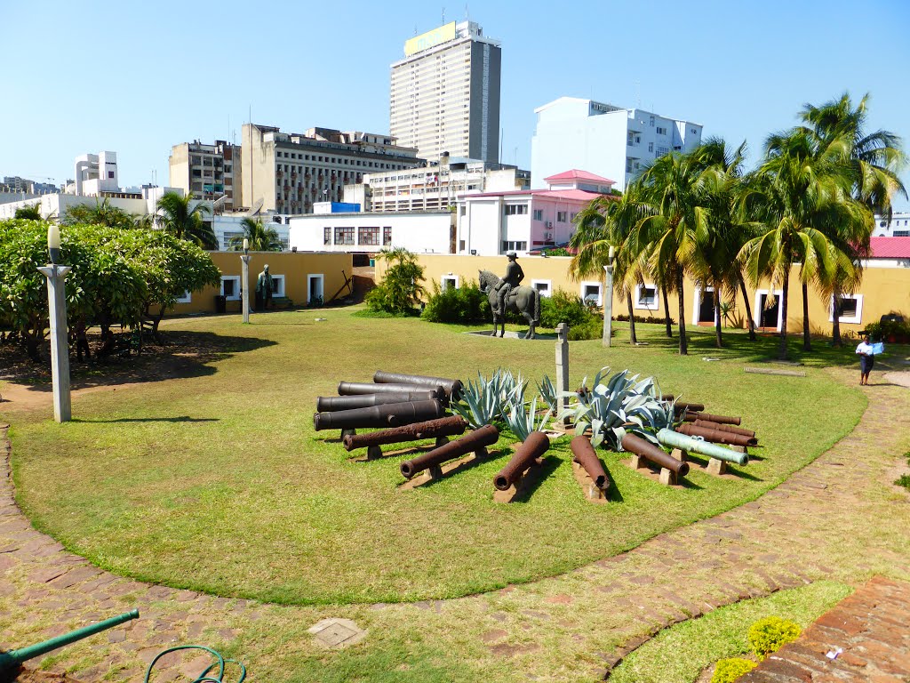 Fortaleza, Maputo by António Jorge Montei…