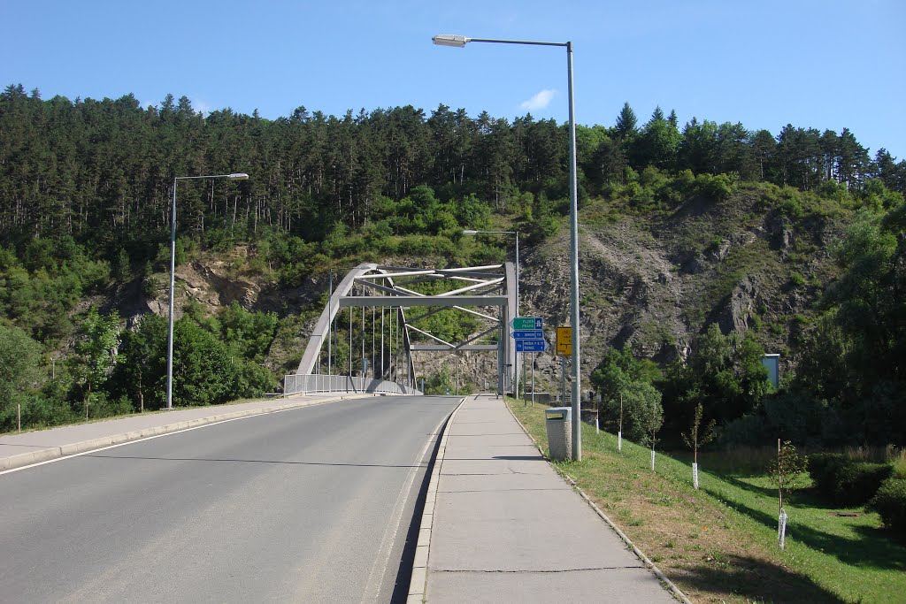 Ponte sobre o Rio Berounka / Bridge over River Berounka by John Lima