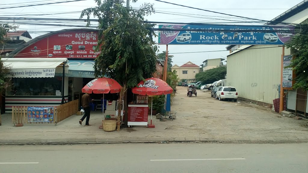 Phnom Penh on the way by Dao Trong Thuan