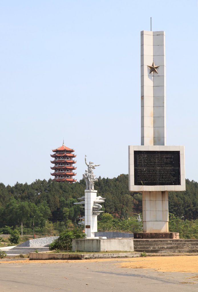 Ngã ba Đồng Lộc, Đồng Lộc, Can Lộc, Hà Tĩnh, Vietnam by Đăng Định