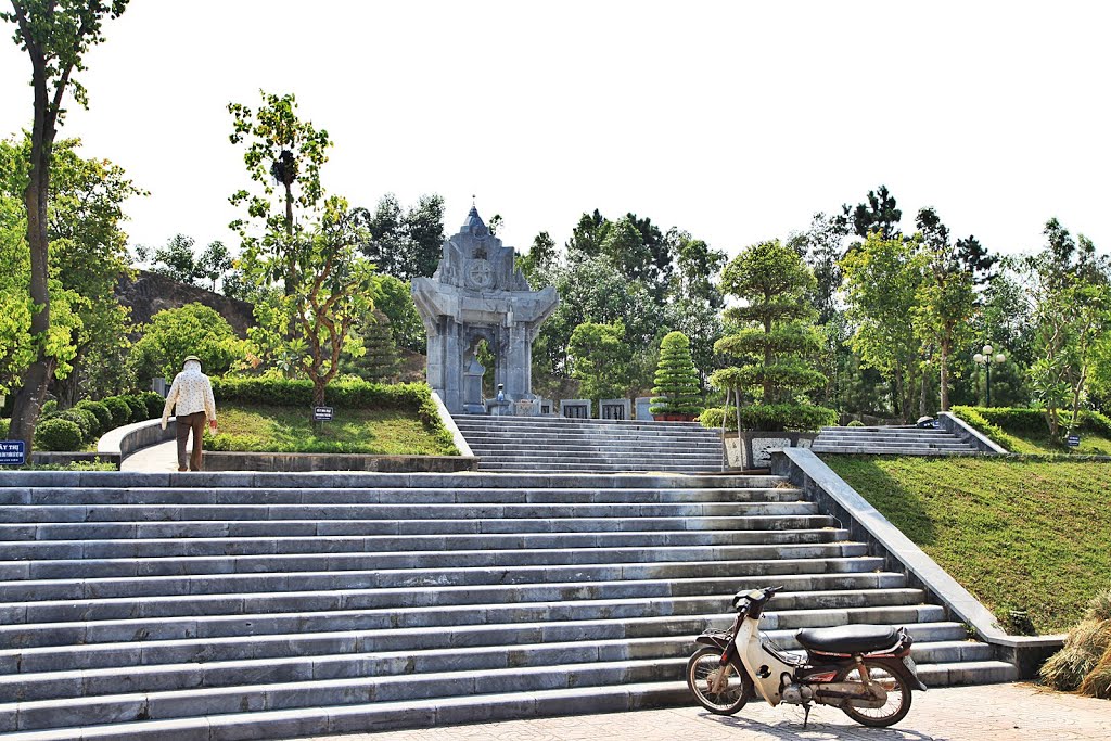 Đồng Lộc, Can Lộc, Hà Tĩnh, Vietnam by Đăng Định