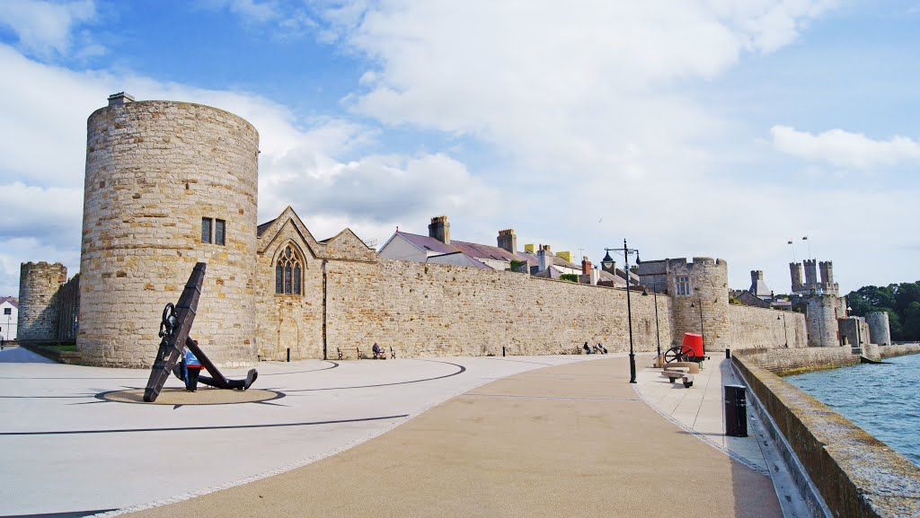 Caernarfon 02 Town Walls by Colin Jackson - colj…