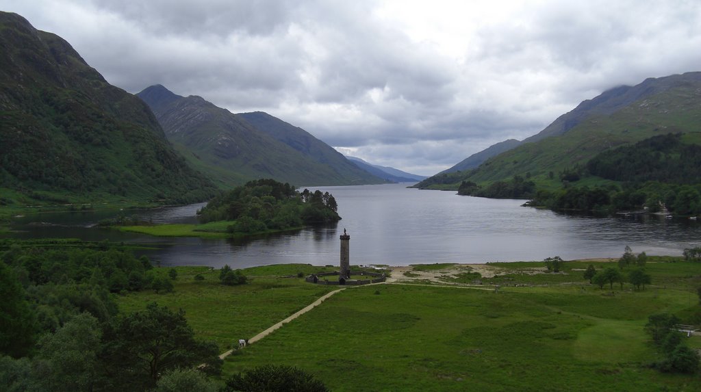 Glenfinnan Monument by peteriain