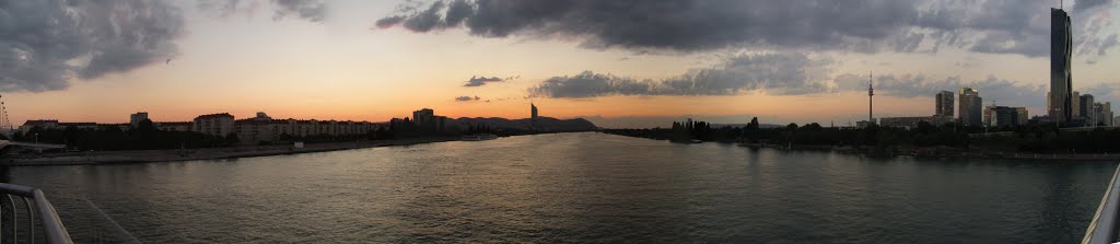 Panorama Sonnenuntergang an der Donau 1 by FekLeyrTarg's Photos