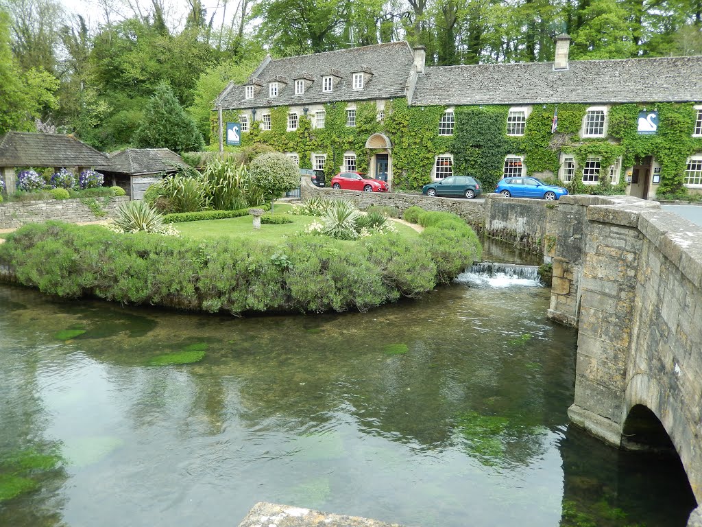 BIBURY U. K. by Oscar Garcia Piera