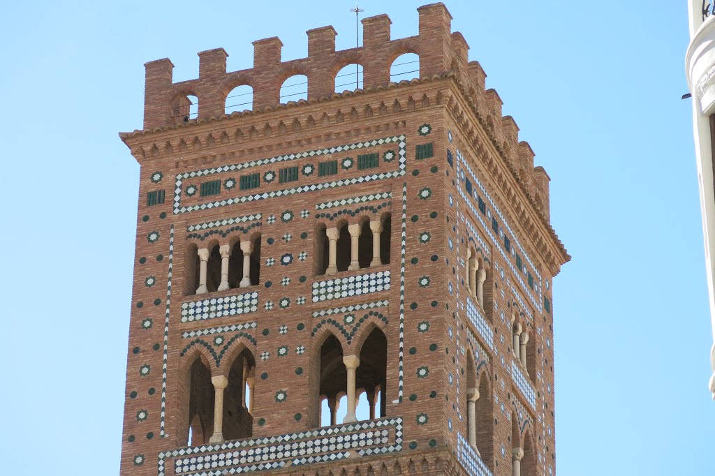 Teruel, Torre de San Martin 1315-16 by Günther Bogensberger