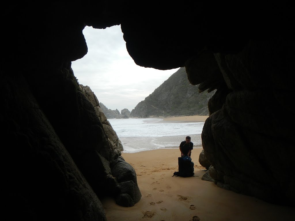 Cueva del Pirata, Playa Mirasol, Mirasol by Juan Francisco Busto…