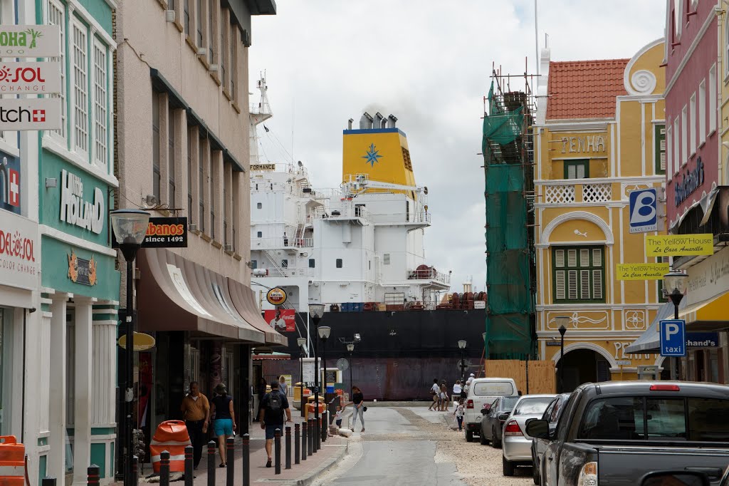 Punda, Willemstad, Curaçao by Frank Richards