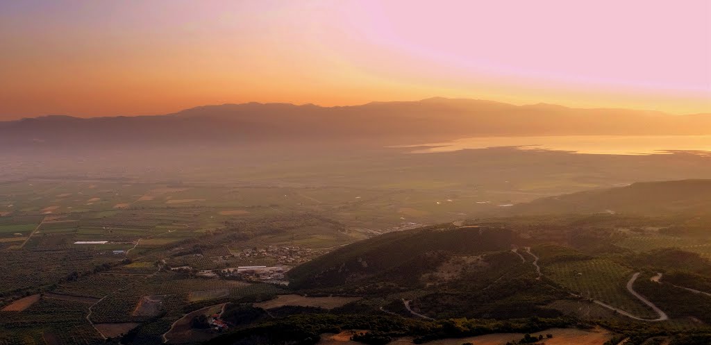 Γλυκοχάραμα στον Μπράλο με φόντο τον Μαλιακό κόλπο.-Dawn in Mpralo background the Maliakos Gulf. by Νίκος Βασιλειάδης (N…