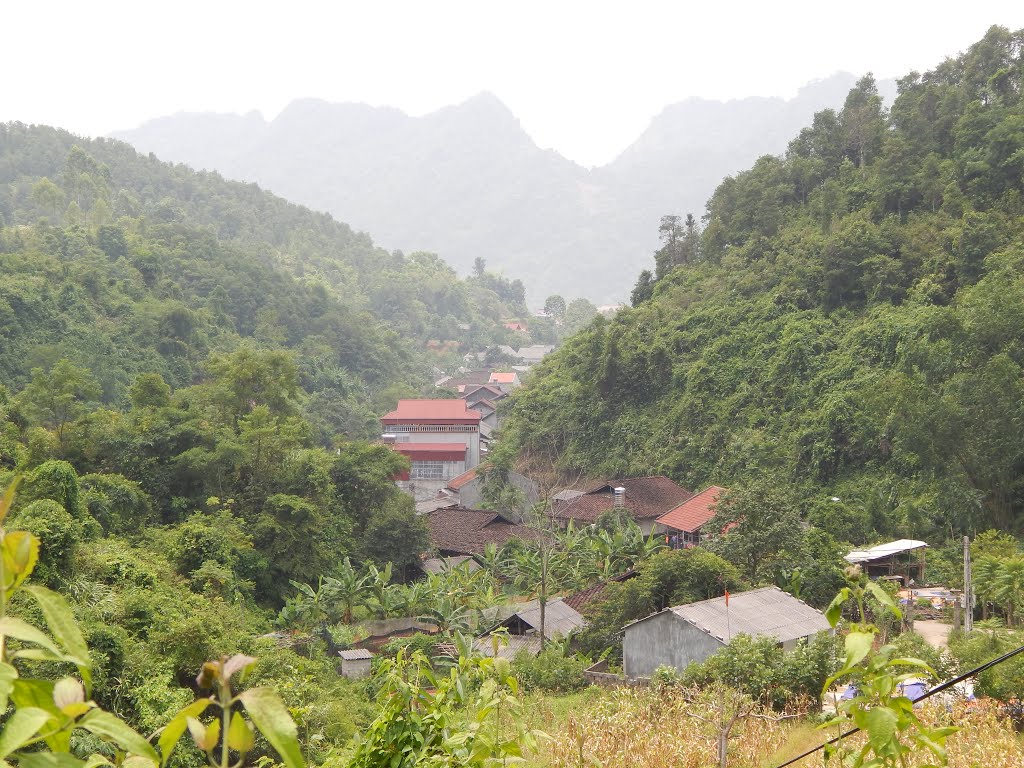 Hoàng Văn Thụ, Bình Gia, Lạng Sơn, Vietnam by Quang Phùng Văn