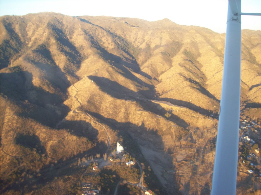 Volando por el Valle de Punilla.- (Foto: Frank Boore).- by Frank Boore