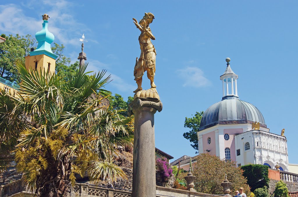 Portmeirion 22 Friga Statue and Dome by Colin Jackson - colj…