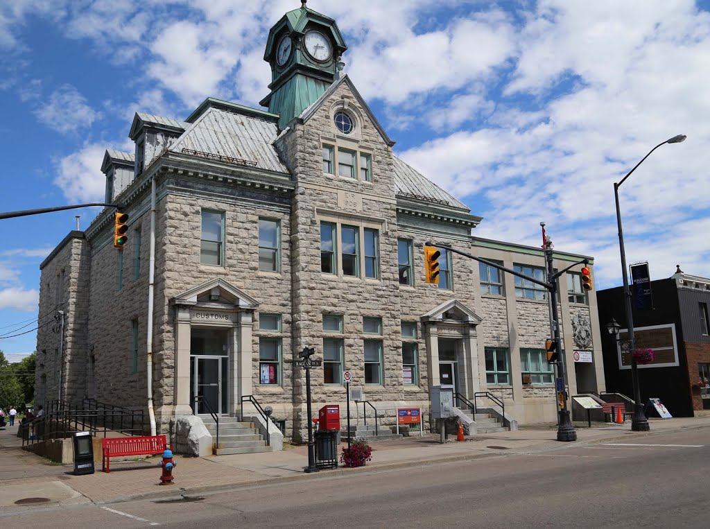 Post Office by Walter_Arksey