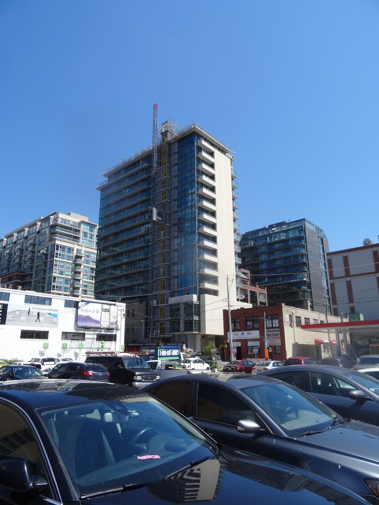 The condo being built in the facade of the old National Hotel, just before high noon, 2015 07 20 (2).JPG by OldYorkGuy