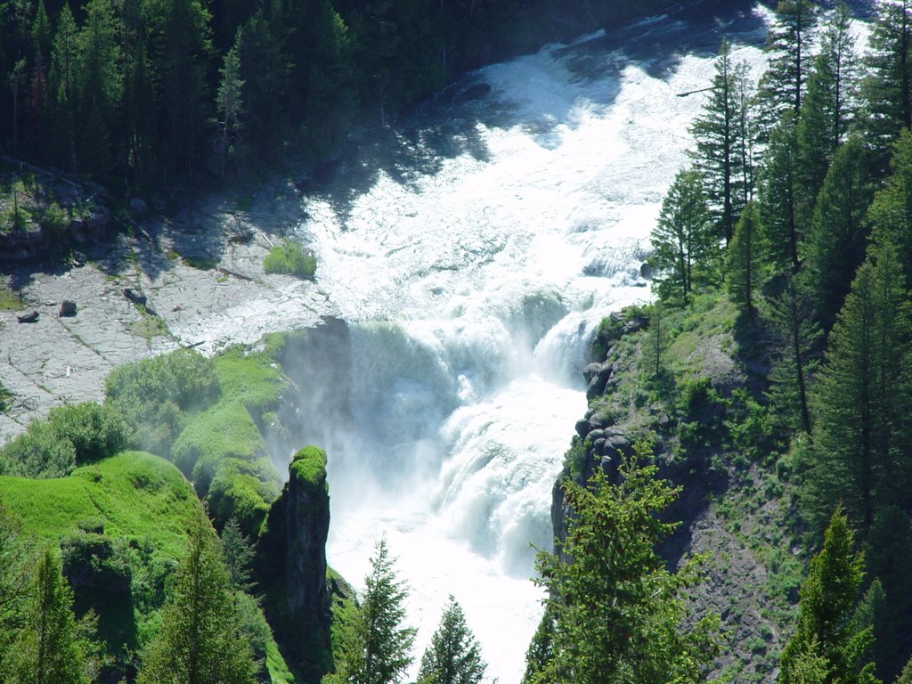 Lower Mesa Falls by ogdencabin