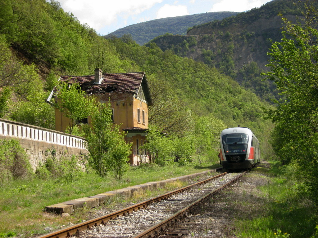 Skakavitsa train station by tsolovi