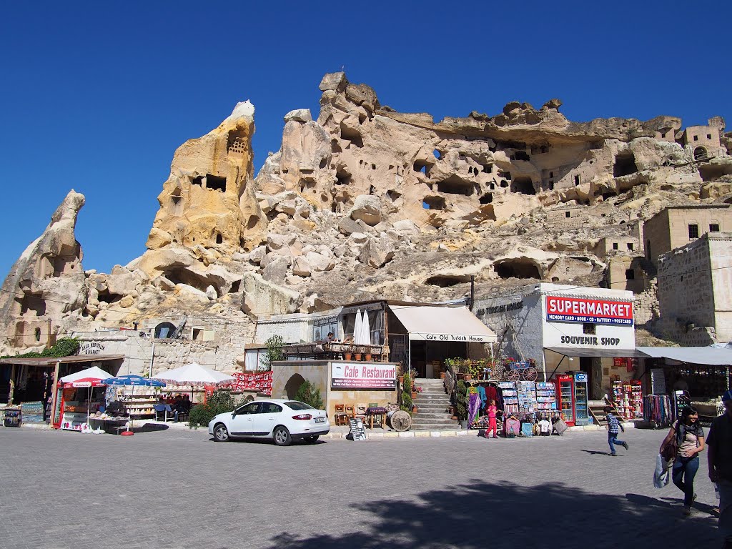 Cave Dwellings in Çavuşin - 2014.10 by rheins