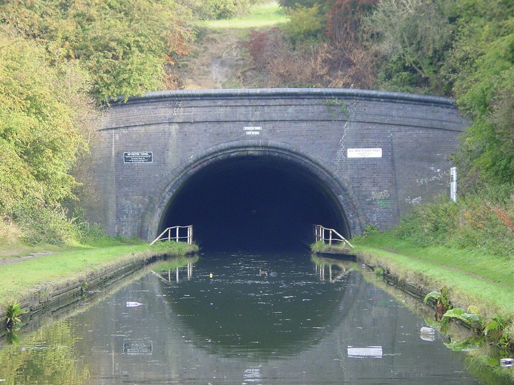 Southern approach to Netherton Tunnel by Puckoon