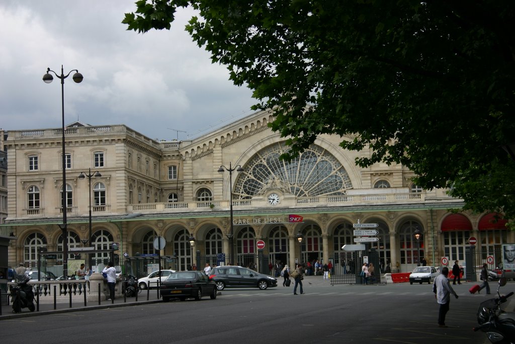 Porte Saint-Martin, Paris, France by 조태식