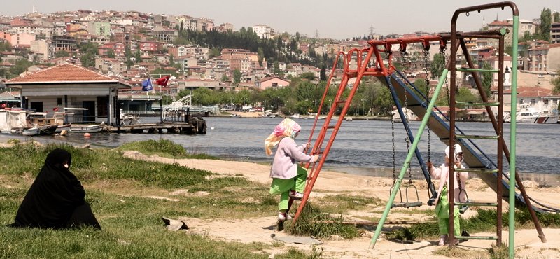 Istanbul - playground near GH by pietersloetjes