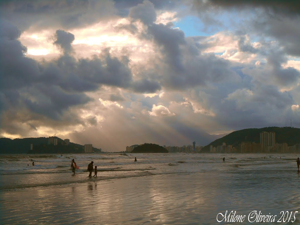 Praia do Embare - Embaré, Santos - SP, Brasil by Claudio Milone