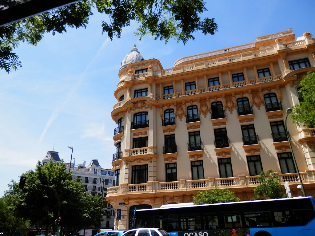 Hotel Innside Madrid Génova. Fachada de Ignacio de Aldama Elorz. 1914. Fachada a la calle Santa Engracia by nunila77 merche