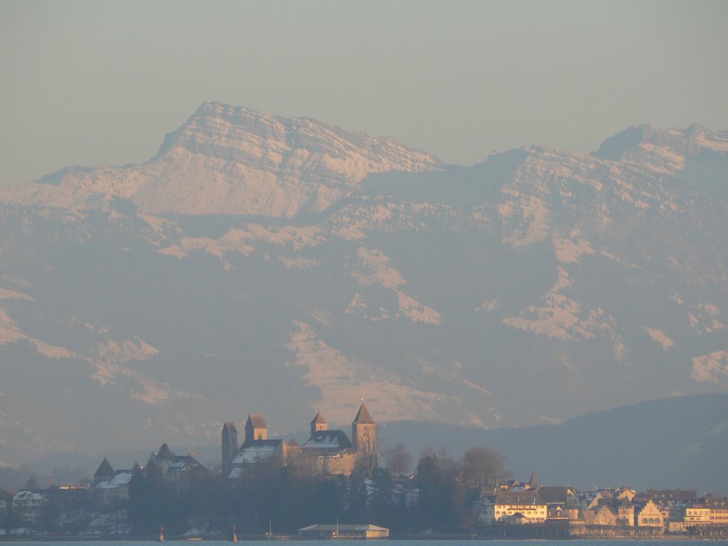 Schloss Rapperswil mit Speer im Hintergrund by paulmueller.ch