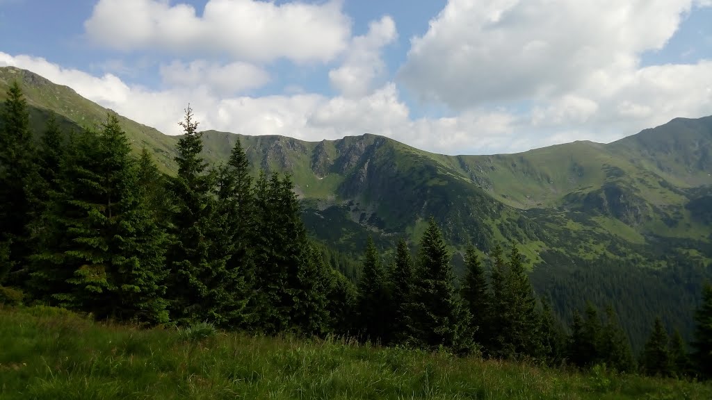 Kotliska od Kamenisteho v Krizskej doline by Miro Mirecnet