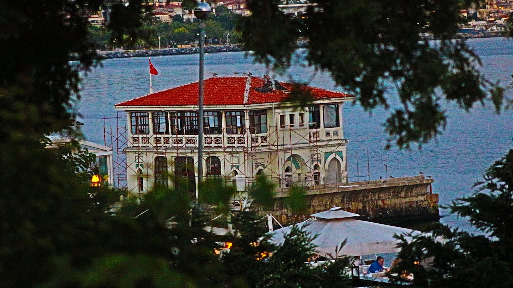 Istanbul, İstanbul, Turkey by Şenol KARA