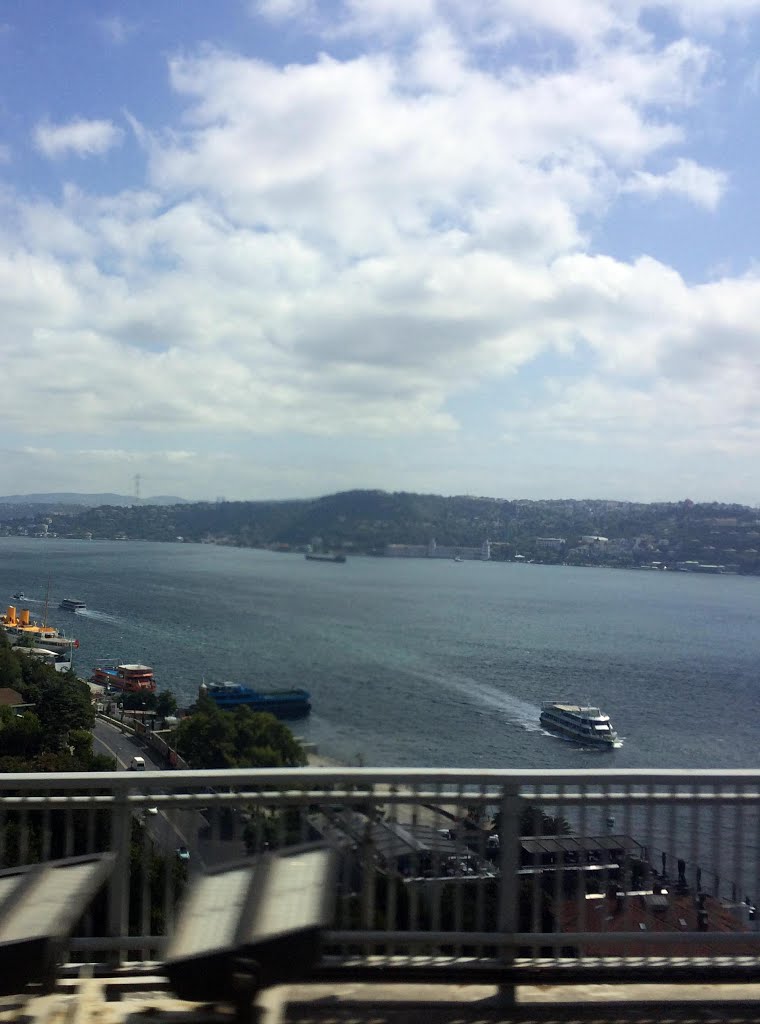 Kuzguncuk, Boğaziçi Köprüsü, Üsküdar/İstanbul, Turkey by Hadi Kazu