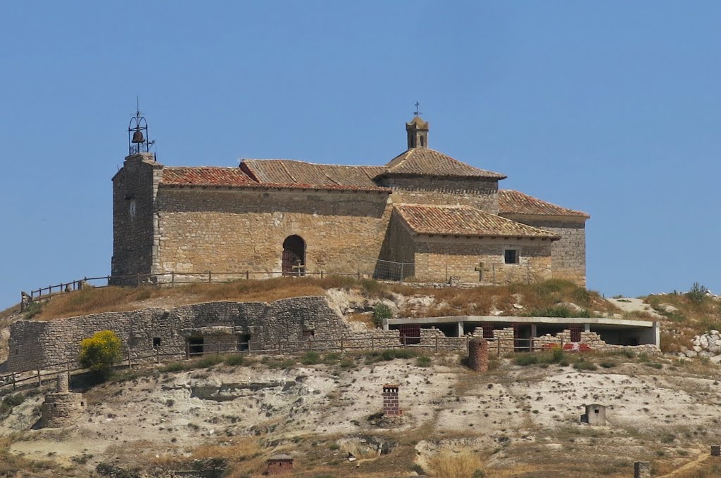 Trigueros del Valle, Einsiedelei, Ermita de la Virgen de Castillo, 10.Jh. (Hufeisenbogen bei Eingang) by Günther Bogensberger