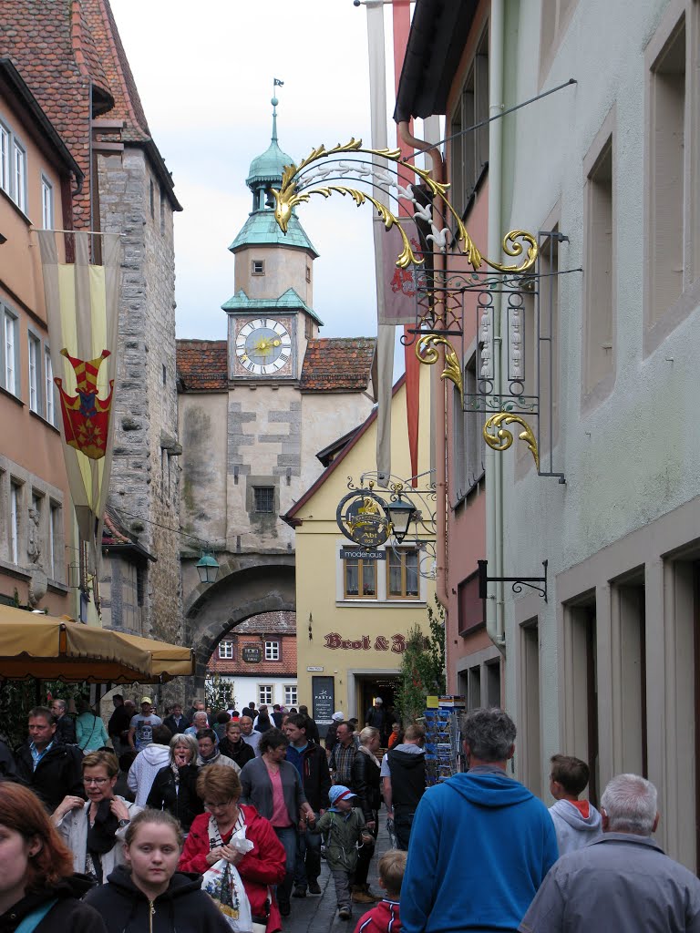 Rothenburg, Hafengasse and Röderbogen by Janusz Sliwinski