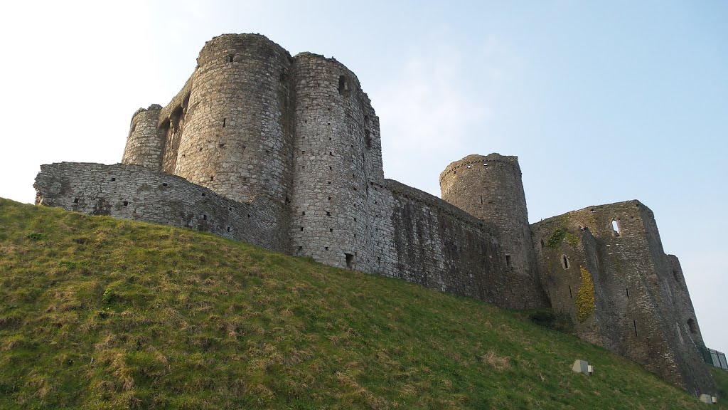 Kidwelly Castle - Llanelli, Carmarthenshire. by PsychoSausage