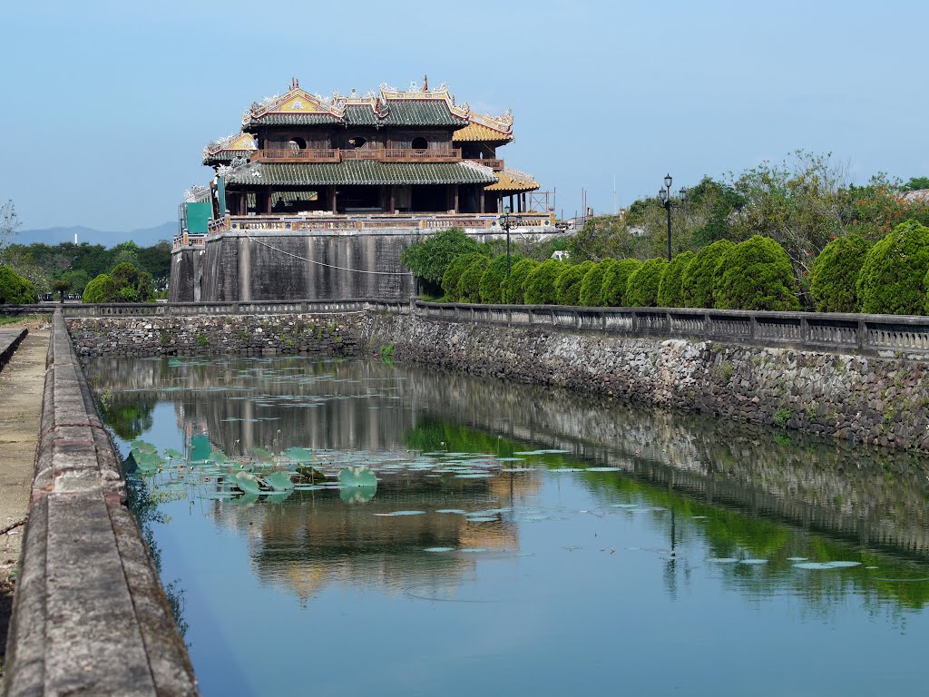 Thành cổ Huế by Đào Việt Dũng